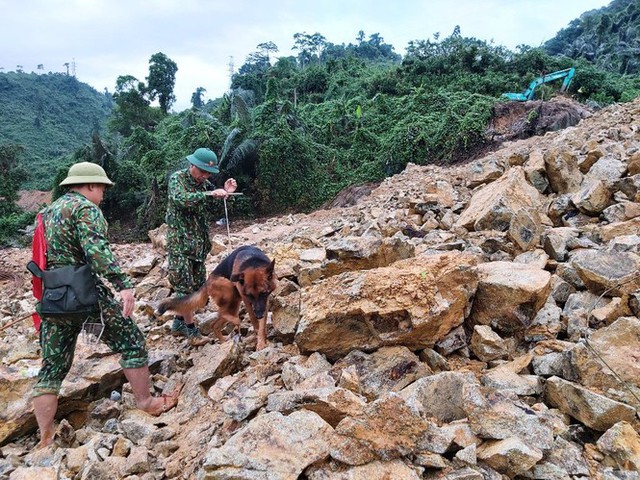 Cứu nạn tại Rào Trăng 3: Khó khăn nối lại tìm kiếm, cho người nhà nạn nhân vào hiện trường - Ảnh 5.