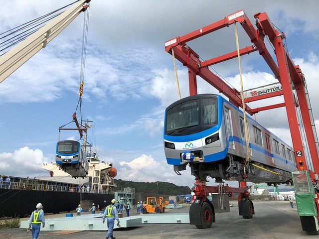 Cận cảnh đoàn tàu metro Bến Thành – Suối Tiên sắp cập cảng TP.HCM - Ảnh 2.