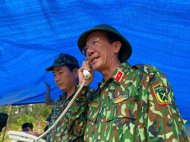 Thiếu tướng Nguyễn Đình Tiến: Dốc toàn lực tìm nạn nhân bị vùi lấp - Ảnh 1.