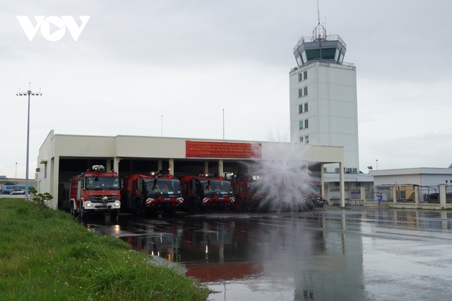  Cận cảnh dàn xe đặc chủng triệu đô tại phi trường Tân Sơn Nhất  - Ảnh 8.