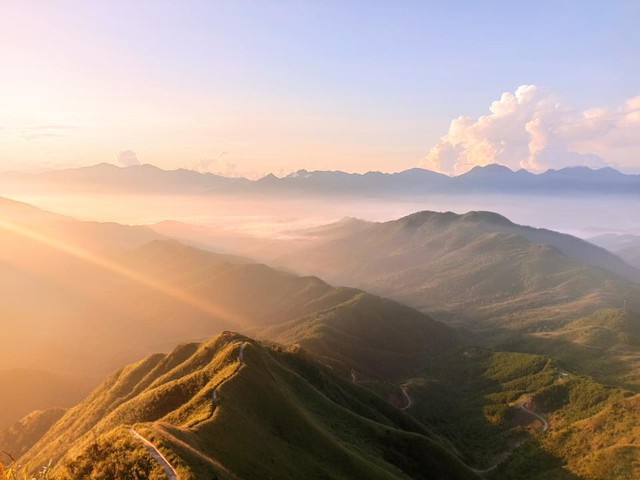 Only 270 km from Hanoi, there is a mountain and forest place named Binh Lieu for busy people: There are terraces and beautiful meadows just like Ha Giang - Photo 2.