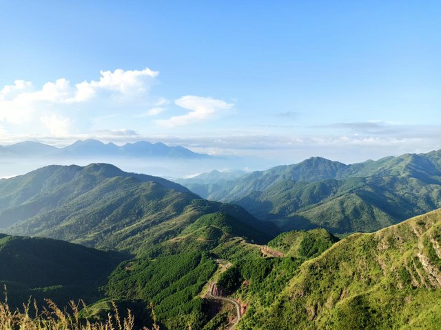 Only 270 km from Hanoi, there is a mountainous place called Binh Lieu for busy people: There are terraced fields and beautiful meadows just like Ha Giang - Photo 1.