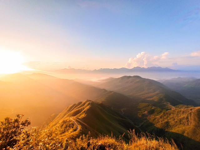 Cách Hà Nội chỉ 270 km, có một chốn núi rừng mang tên Bình Liêu với ruộng bậc thang và đồng cỏ lau đẹp chẳng kém Hà Giang: Ít ai ngờ Quảng Ninh lại có những địa điểm như thế - Ảnh 9.