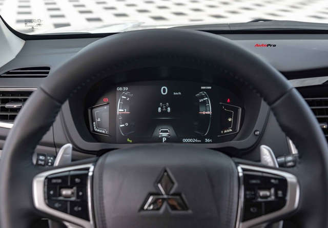 Mitsubishi Pajero Sport 2020 giá từ 1,11 tỷ đồng - Lật ‘thế cờ’ công nghệ với Toyota Fortuner - Ảnh 14.