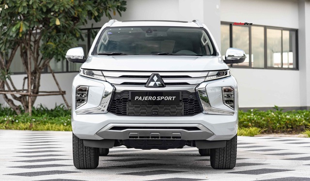 Mitsubishi Pajero Sport 2020 giá từ 1,11 tỷ đồng - Lật ‘thế cờ’ công nghệ với Toyota Fortuner - Ảnh 2.