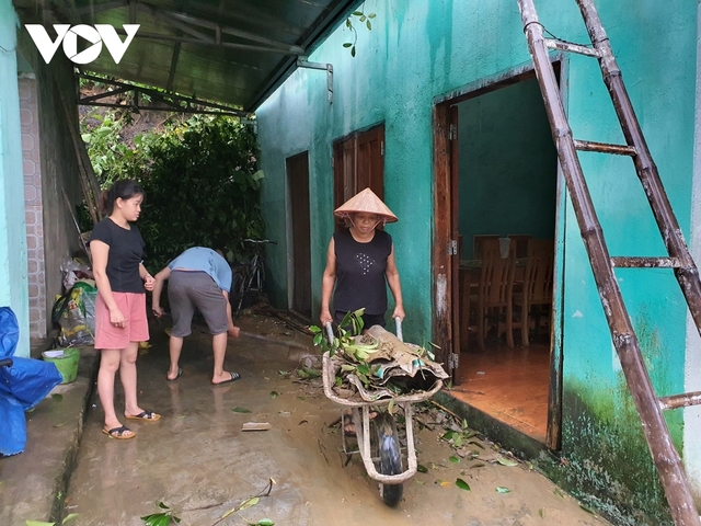 Mưa lũ tại Lào Cai làm một cháu bé tử vong, nhiều nơi trên địa bàn ngập lụt, sạt lở đất - Ảnh 3.