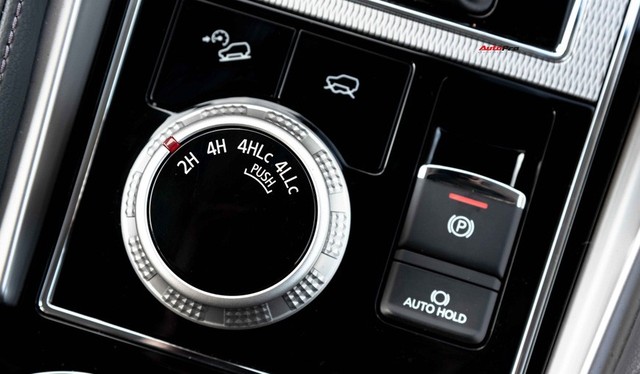 Mitsubishi Pajero Sport 2020 giá từ 1,11 tỷ đồng - Lật ‘thế cờ’ công nghệ với Toyota Fortuner - Ảnh 23.