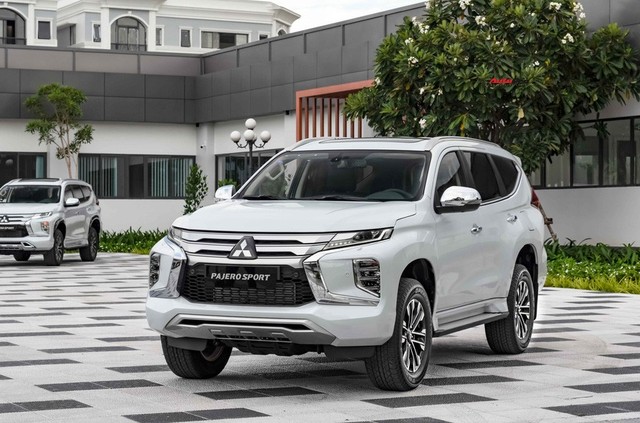 Mitsubishi Pajero Sport 2020 giá từ 1,11 tỷ đồng - Lật ‘thế cờ’ công nghệ với Toyota Fortuner - Ảnh 24.