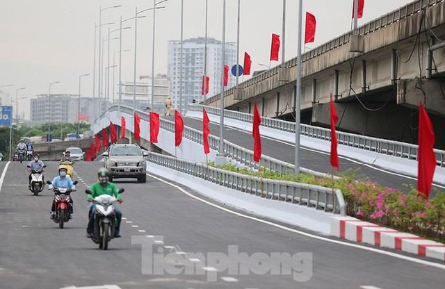 Thông xe cầu vượt trăm tỷ qua hồ Linh Đàm  - Ảnh 6.