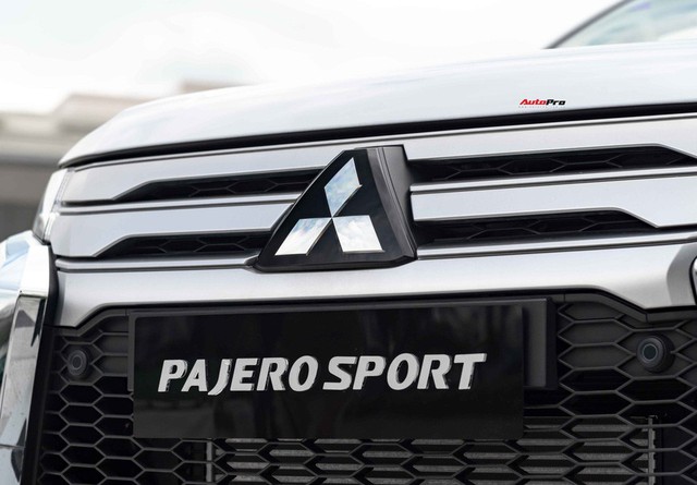 Mitsubishi Pajero Sport 2020 giá từ 1,11 tỷ đồng - Lật ‘thế cờ’ công nghệ với Toyota Fortuner - Ảnh 5.