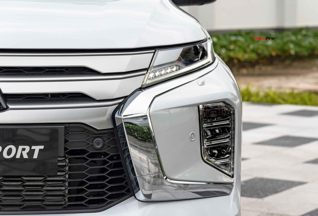 Mitsubishi Pajero Sport 2020 giá từ 1,11 tỷ đồng - Lật ‘thế cờ’ công nghệ với Toyota Fortuner - Ảnh 7.
