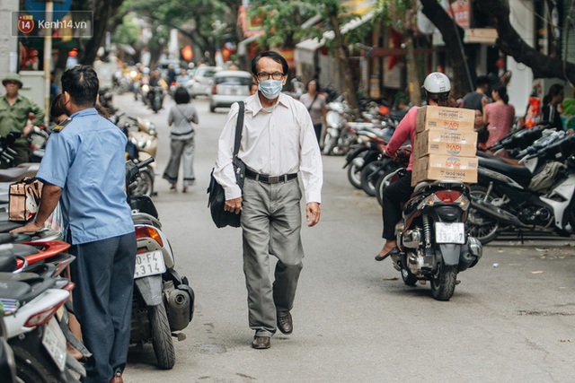  Chùm ảnh: Tiết trời se lạnh, người Hà Nội khoác thêm áo ấm, hưởng trọn không khí mát lành của mùa Thu - Ảnh 15.