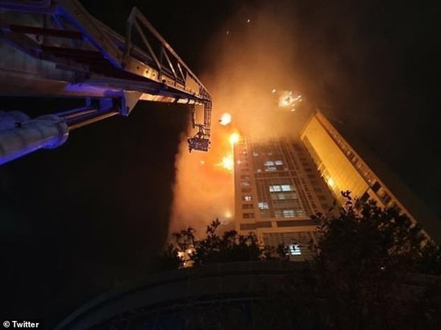  Hàn Quốc: Tòa nhà 33 tầng cháy ngùn ngụt trong đêm  - Ảnh 2.