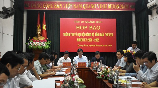  Hủy tư cách đại biểu 2 lãnh đạo bị đưa nhầm vào danh sách dự Đại hội Đảng bộ tỉnh Quảng Bình  - Ảnh 1.