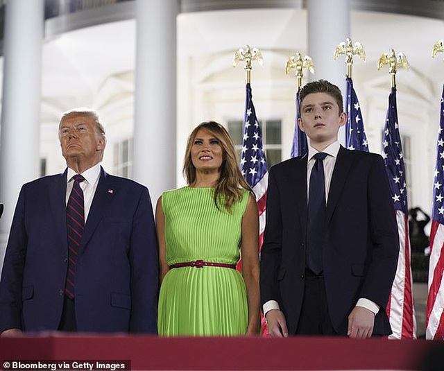 Những khoảnh khắc cười hiếm hoi gần đây nhất của Hoàng tử Nhà Trắng Barron Trump sau khi loạt hình ảnh buồn bã phủ sóng truyền thông - Ảnh 7.