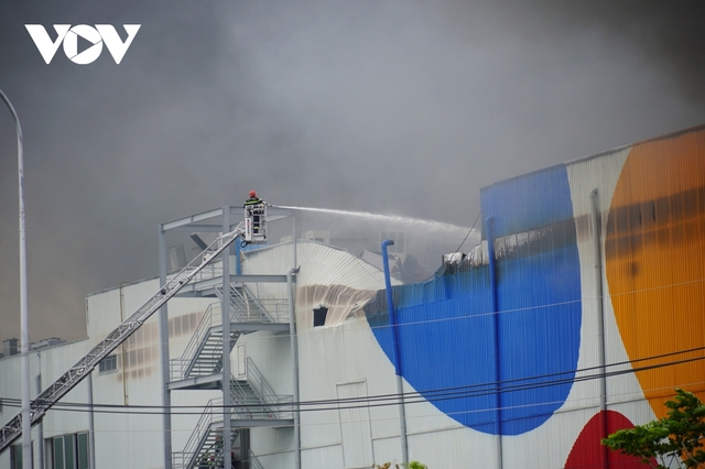  Đang cháy lớn trong khu công nghiệp Hiệp Phước tại TP.HCM  - Ảnh 1.