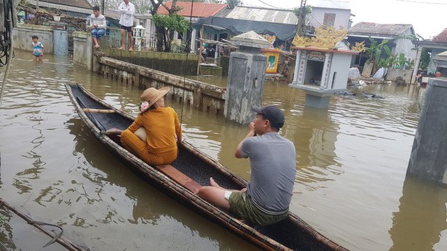  Hồ thủy lợi, thủy điện xả nước, nhiều nơi ở Huế ngập nặng dù trời không mưa  - Ảnh 1.