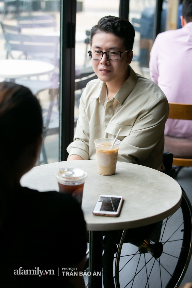 Chàng trai đi phượt bằng xe lăn, chinh phục những con đèo hiểm trở nhất Việt Nam: “Mất 10 năm định nghĩa hai từ “tự do” bằng cách chưa ai từng làm!” - Ảnh 2.