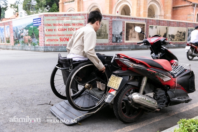 Chàng trai đi phượt bằng xe lăn, chinh phục những con đèo hiểm trở nhất Việt Nam: “Mất 10 năm định nghĩa hai từ “tự do” bằng cách chưa ai từng làm!” - Ảnh 10.