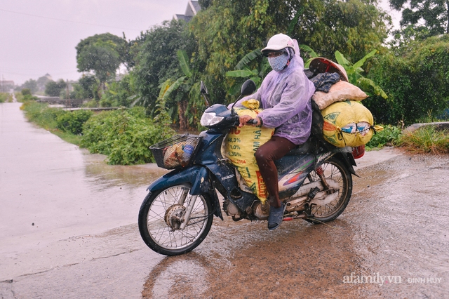 Chuyện người phụ nữ gánh cả giang sơn chăm chồng tai nạn, nuôi con vào Đại học bằng cái làn bắt ốc và một trái tim mong manh nhưng đầy yêu thương - Ảnh 13.