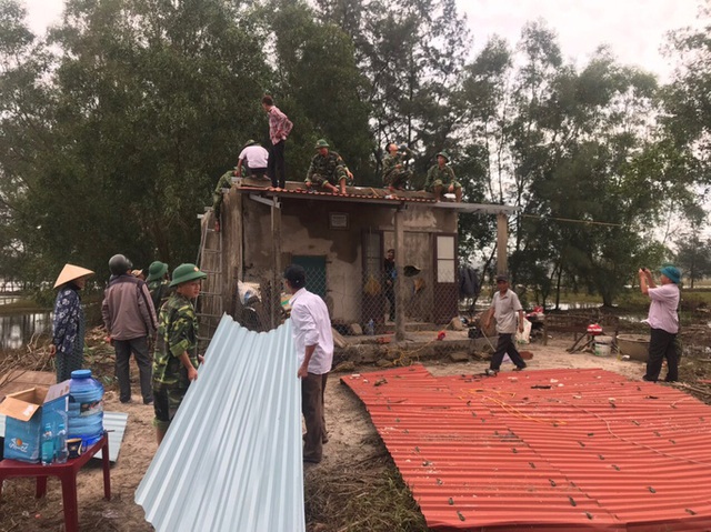 Chùm ảnh: Quảng Trị chạy đua sơ tán dân trước khi bão số 13 đổ bộ - Ảnh 7.