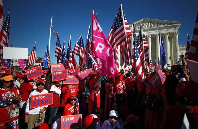 Hàng chục nghìn người biểu tình đổ về Washington, D.C., hô hào thêm 4 năm cho Tổng thống Trump - Ảnh 5.