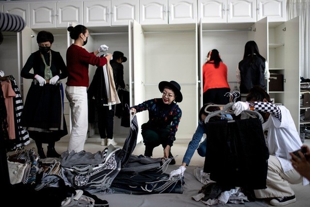 Kỳ lạ nghề sắp xếp tủ quần áo cho giới thượng lưu Trung Quốc, lương tới 2.000 USD/lần dọn dẹp - Ảnh 2.