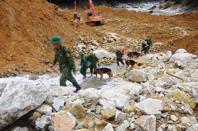 Nhìn gần ‘dòng sông mới’ Rào Trăng vừa nắn chỉnh để tìm nạn nhân mất tích  - Ảnh 6.