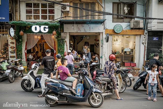 Hàng bánh giò phố cổ 4 thế hệ nằm khiêm tốn đầu dốc Hàng Than, không biển hiệu, chỉ bán 4 tiếng buổi chiều nhưng hôm nào cũng hết bay 250 chiếc bánh - Ảnh 1.