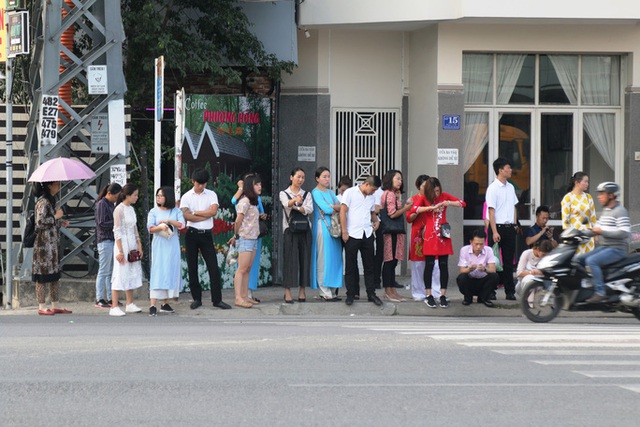 Phù phép, biến người Trung Quốc thành người Việt Nam - Ảnh 1.