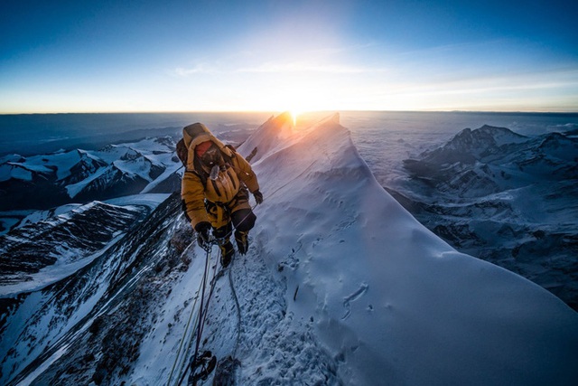 Cuộc thám hiểm chưa từng có trên đỉnh Everest: Phát hiện kỷ lục đáng lo ngại trên nóc nhà thế giới - Ảnh 2.