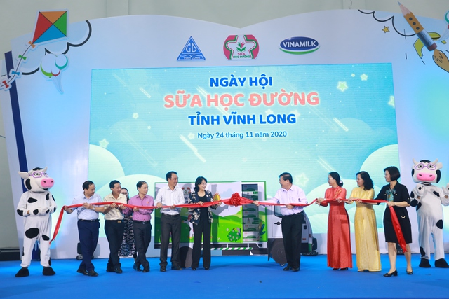 Vinamilk tổ chức ngày hội sữa học đường, mang niềm vui uống sữa tại trường đến với trẻ em Vĩnh Long - Ảnh 2.