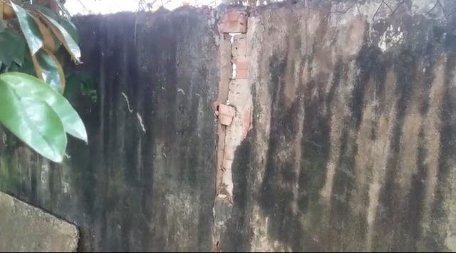  CLIP: Gần 30 m tường bao của 1 trường tiểu học ở Đồng Nai bất ngờ đổ sập  - Ảnh 5.