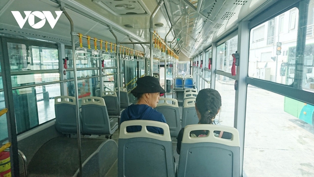 Hà Nội lại đề xuất đường riêng cho xe buýt: Hãy nhìn vào tuyến BRT đang vận hành - Ảnh 3.