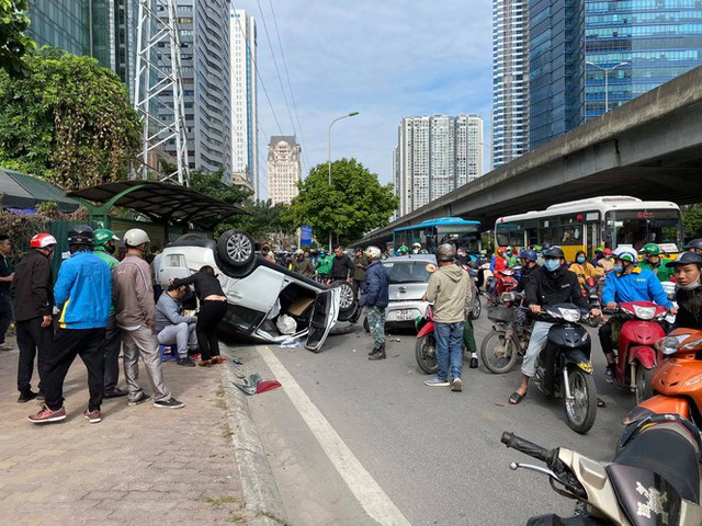 Tai nạn liên hoàn trên đường Phạm Hùng, 2 người bị thương - Ảnh 4.