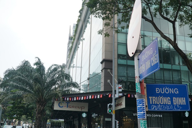 Cận cảnh tòa nhà 2 mặt tiền tại đất vàng TP HCM đang được VietinBank rao bán - Ảnh 2. Cận cảnh tòa nhà 2 mặt tiền tại đất vàng TP HCM đang được VietinBank rao bán - Ảnh 2.
