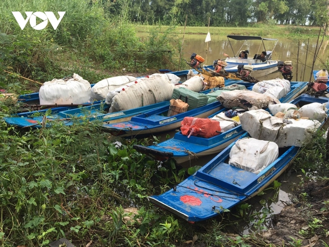  Các đối tượng buôn lậu dùng nhiều thủ đoạn mới vận chuyển hàng lậu ở An Giang  - Ảnh 1.