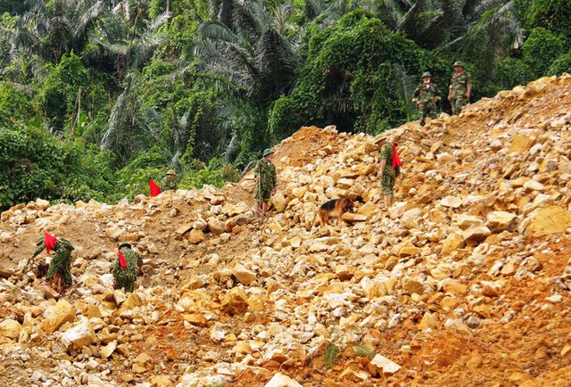 Sông Rào Trăng được nắn chỉnh như thế nào để tìm 12 nạn nhân mất tích? - Ảnh 3.