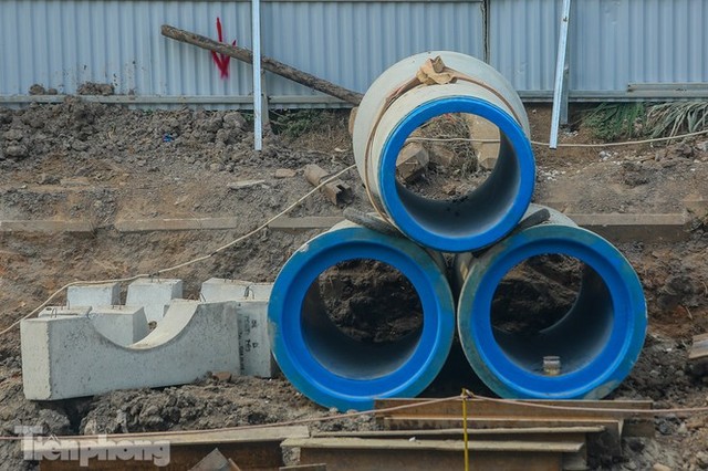 Cận cảnh ống cống gom nước thải sắp giải cứu sông Tô Lịch - Ảnh 5.
