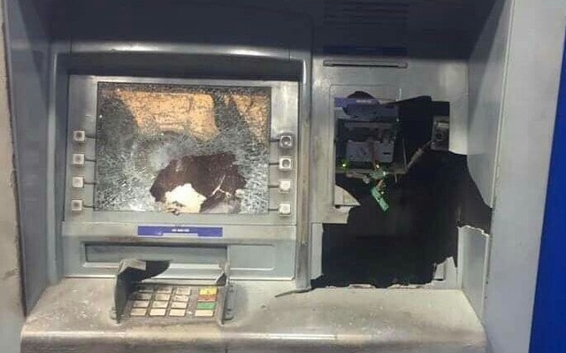 Máy ATM bị phá hỏng