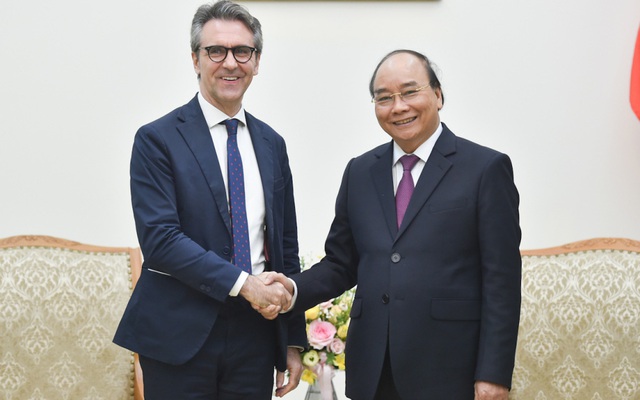 Thủ tướng Nguyễn Xuân Phúc tiếp Đại sứ, Trưởng Phái đoàn EU tại Việt Nam Giorgio Aliberti. Ảnh: VGP/Quang Hiếu.