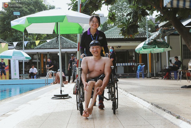 Chàng trai hơn 22 năm đi làm chuyện bao đồng, giúp đỡ người khuyết tật: Nhìn họ vui mình cũng thấy ấm lòng - Ảnh 8.