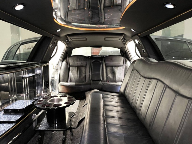 Giữ mới cả thập kỷ, chủ nhân hàng hiếm limousine bán xe với giá chỉ 2,6 tỷ đồng - Ảnh 2.