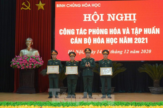 Bộ đội Hóa học tẩy trùng, vệ sinh môi trường hơn 3,8 triệu m2 - Ảnh 4.