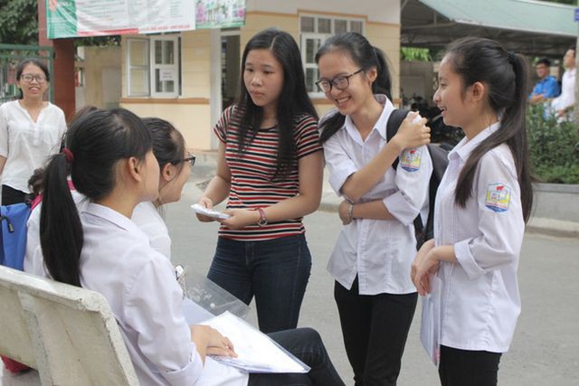 70 học sinh Hà Tĩnh được đặc cách là HSG cấp tỉnh vì đạt IELTS 6.5 trở lên, nhiều phụ huynh Hà Nội lo sốt vó, sợ cửa vào ĐH của con ngày càng hẹp  - Ảnh 1.