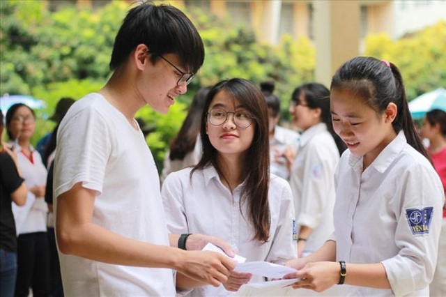 70 học sinh Hà Tĩnh được đặc cách là HSG cấp tỉnh vì đạt IELTS 6.5 trở lên, nhiều phụ huynh Hà Nội lo sốt vó, sợ cửa vào ĐH của con ngày càng hẹp  - Ảnh 2.