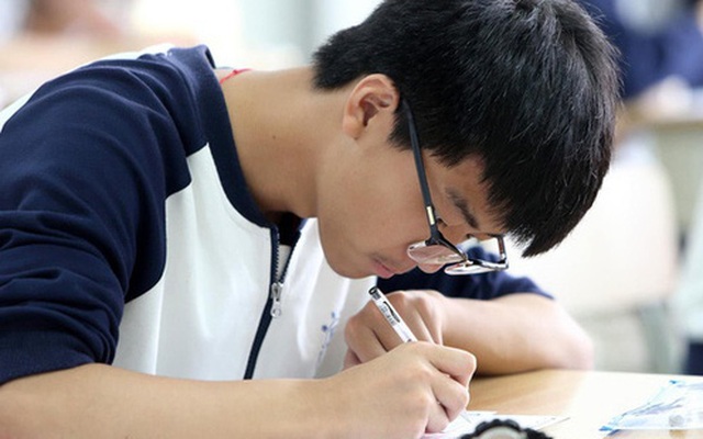 70 học sinh Hà Tĩnh được đặc cách là HSG cấp tỉnh vì đạt IELTS 6.5 trở lên, nhiều phụ huynh Hà Nội lo sốt vó, sợ cửa vào ĐH của con ngày càng hẹp