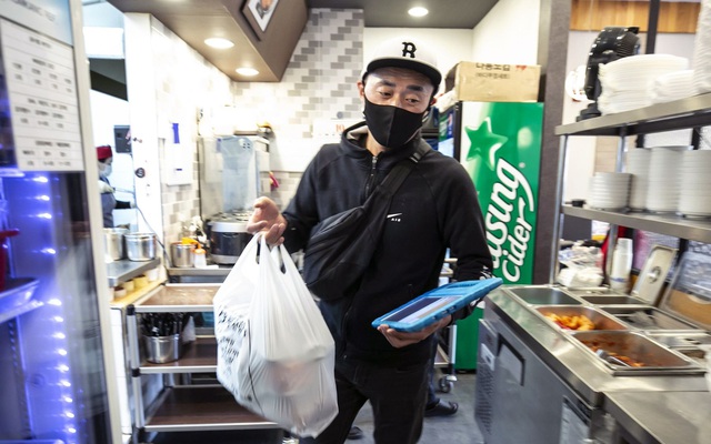 Hàn Quốc: Người dân không đủ tiền trang trải cuộc sống, nền kinh tế tạm bợ ngày càng 'chật chội'
