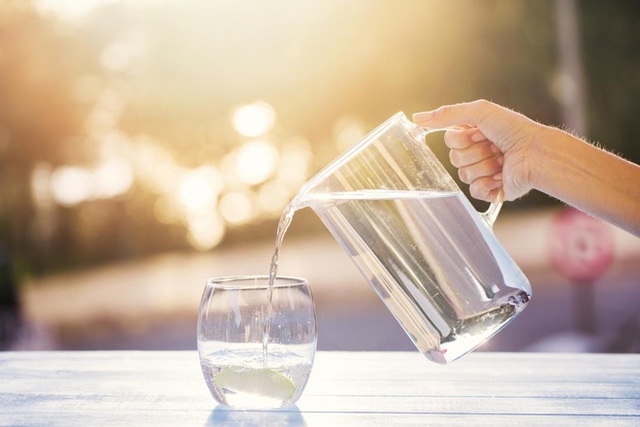 Chuyên gia dinh dưỡng: Đây là thời điểm quan trọng cần uống nước để thải độc cho hệ tiêu hoá - Ảnh 1.