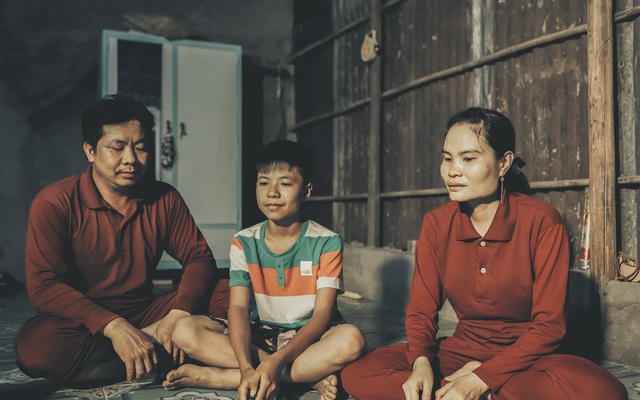 Hành trình ly kỳ như trên phim của 3 đứa trẻ đạp xe 400km suốt 5 ngày từ Cà Mau lên Sài Gòn để thăm mẹ: Tin nhắn cắt đứt hi vọng của người mẹ, "tụi con đi thêm 1 ngày nữa sẽ không sống nổi"!